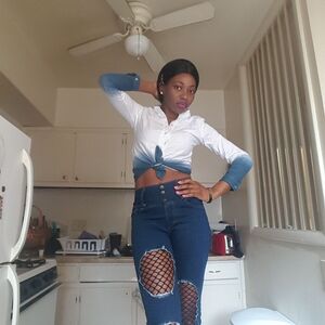 Chic Blue and White Ombre Crop Top